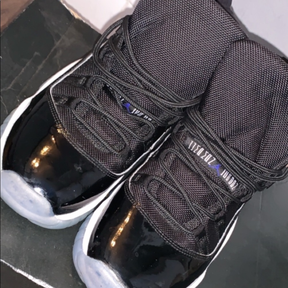 Air Jordan 11 space jams size 7y